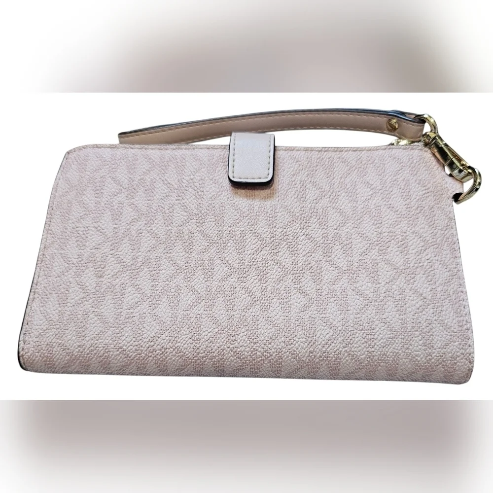Michael Kors Adele Logo Smartphone Wallet, New With Out Tags.